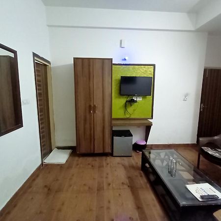 Hotel Global Inn -1 Km From Railway Station - Lift Food And Free Parking Lucknow Eksteriør billede