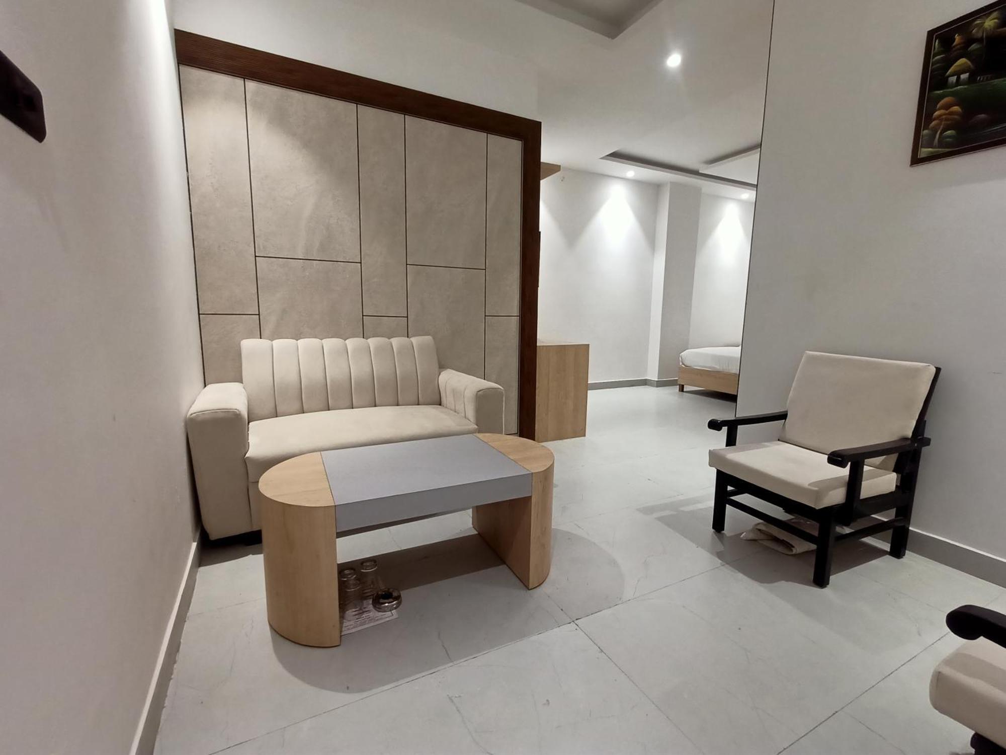 Hotel Global Inn -1 Km From Railway Station - Lift Food And Free Parking Lucknow Eksteriør billede