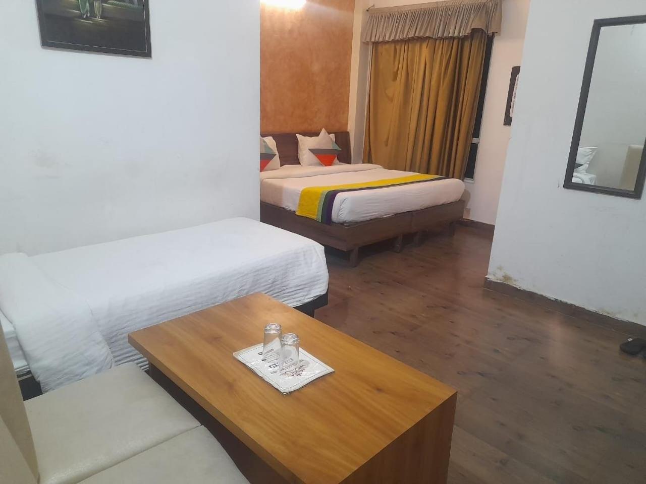 Hotel Global Inn -1 Km From Railway Station - Lift Food And Free Parking Lucknow Værelse billede