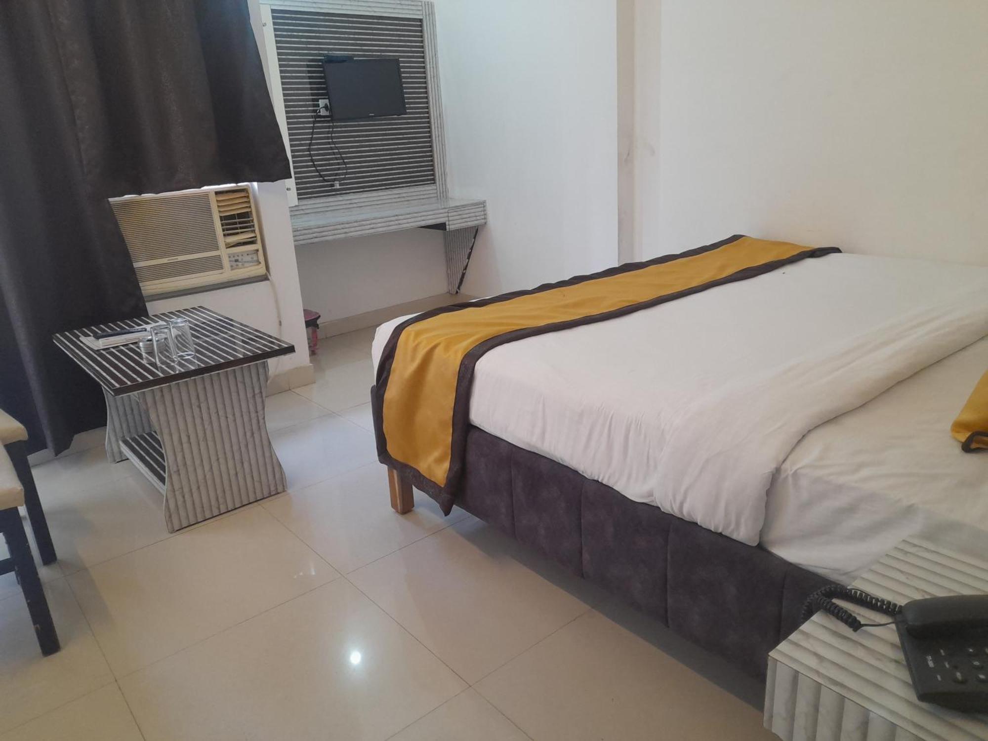 Hotel Global Inn -1 Km From Railway Station - Lift Food And Free Parking Lucknow Eksteriør billede