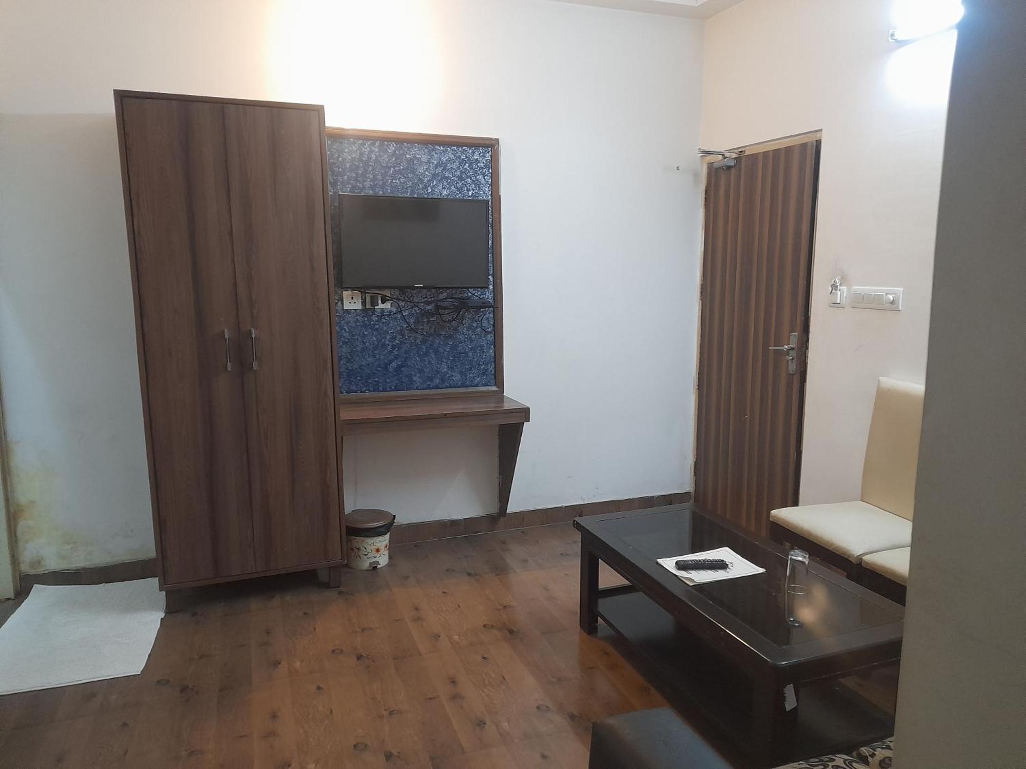 Hotel Global Inn -1 Km From Railway Station - Lift Food And Free Parking Lucknow Eksteriør billede