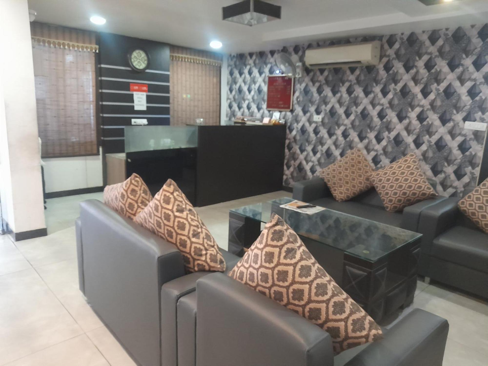 Hotel Global Inn -1 Km From Railway Station - Lift Food And Free Parking Lucknow Eksteriør billede