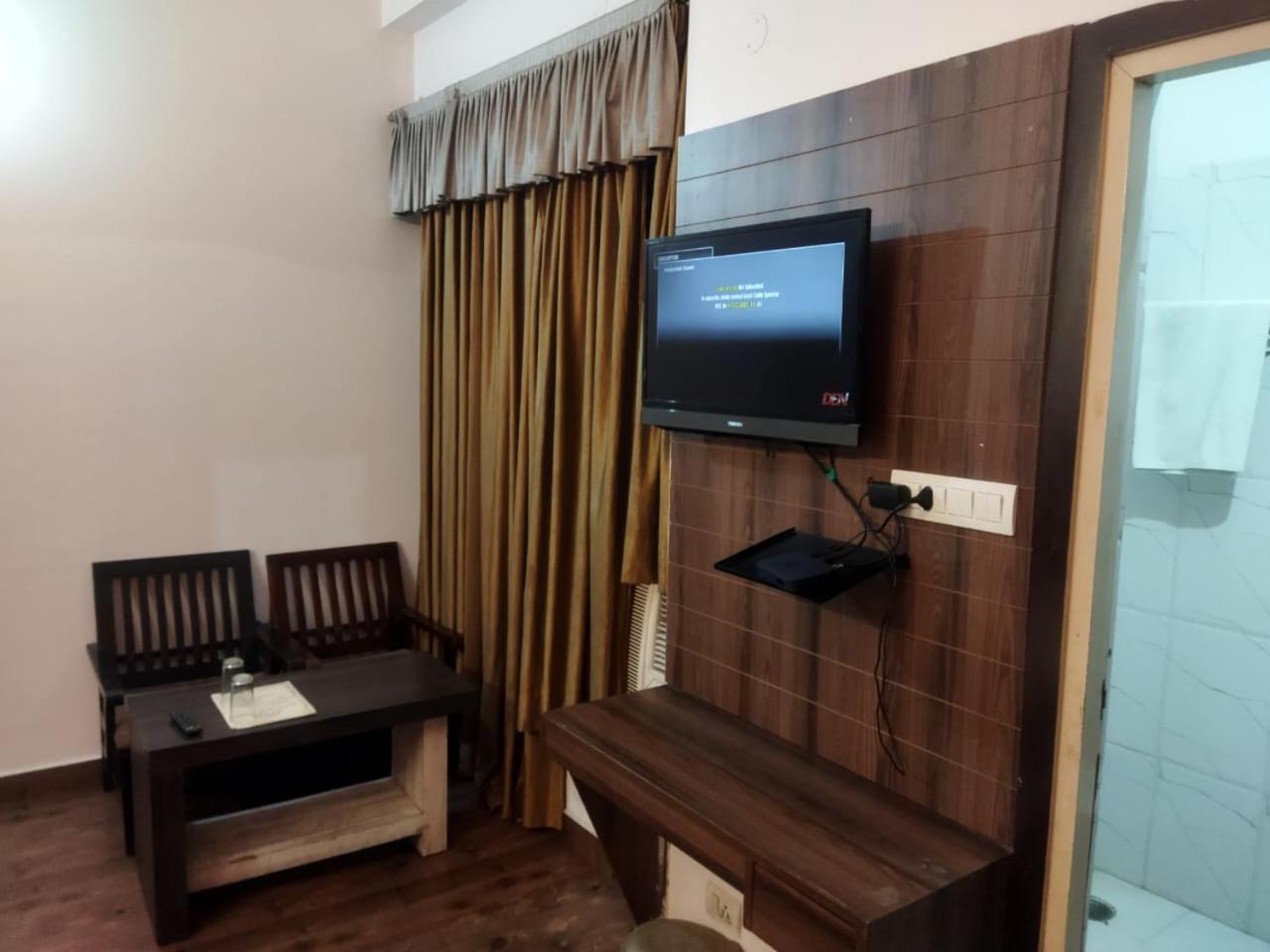 Hotel Global Inn -1 Km From Railway Station - Lift Food And Free Parking Lucknow Eksteriør billede