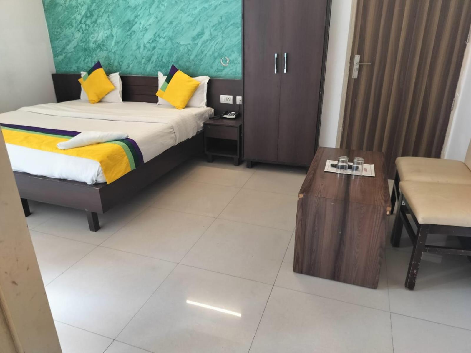 Hotel Global Inn -1 Km From Railway Station - Lift Food And Free Parking Lucknow Værelse billede