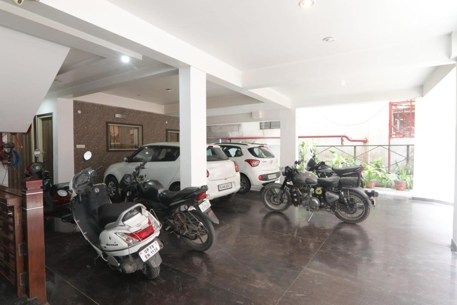 Hotel Global Inn -1 Km From Railway Station - Lift Food And Free Parking Lucknow Eksteriør billede
