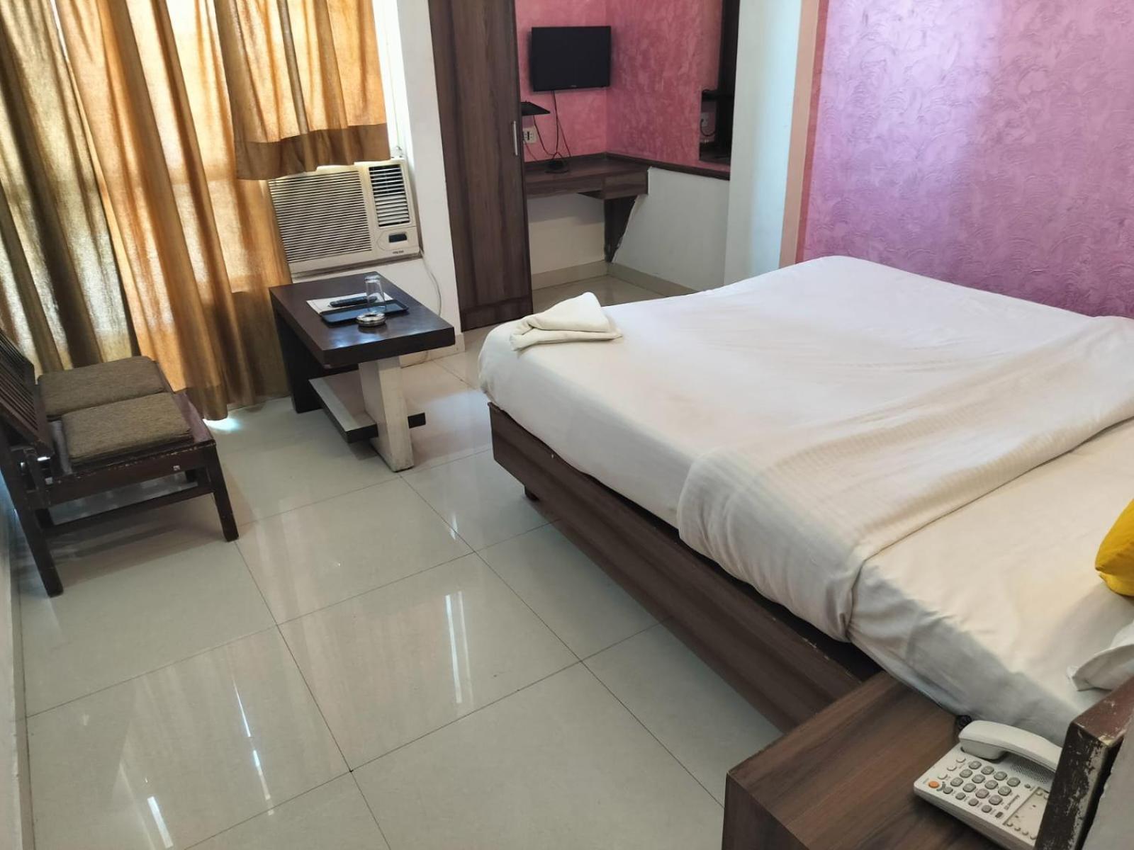 Hotel Global Inn -1 Km From Railway Station - Lift Food And Free Parking Lucknow Værelse billede
